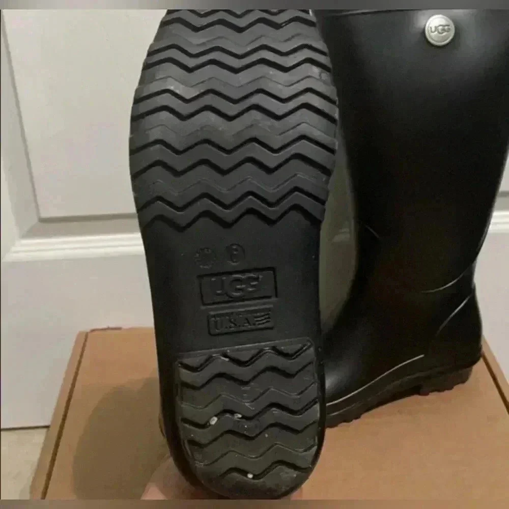 UGG rainboots size